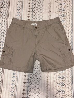 Carhartt women’s Cargo Shorts - khaki size 12 EUC